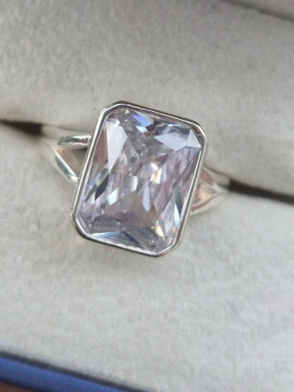 6 CT*Radiant- cut In Bezel setting with Split shank Band in size 6&7 US * New